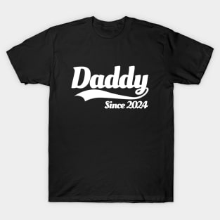 Daddy since 2024 father birth announcement baby T-Shirt